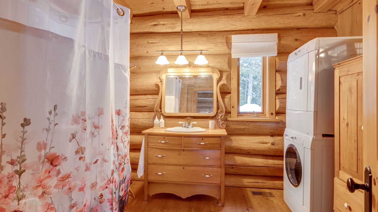 Photo of Bathroom in Saint-Alexis-des-Monts