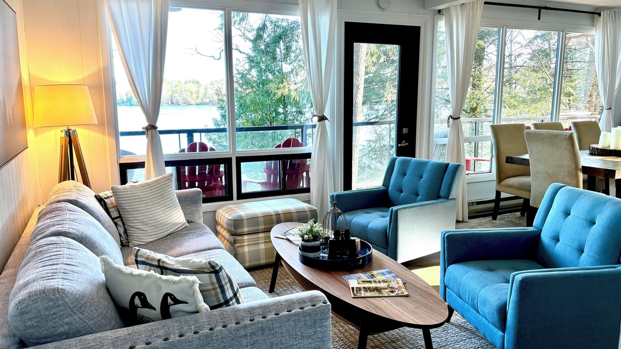 Photo of Livingroom in Lake of Bays