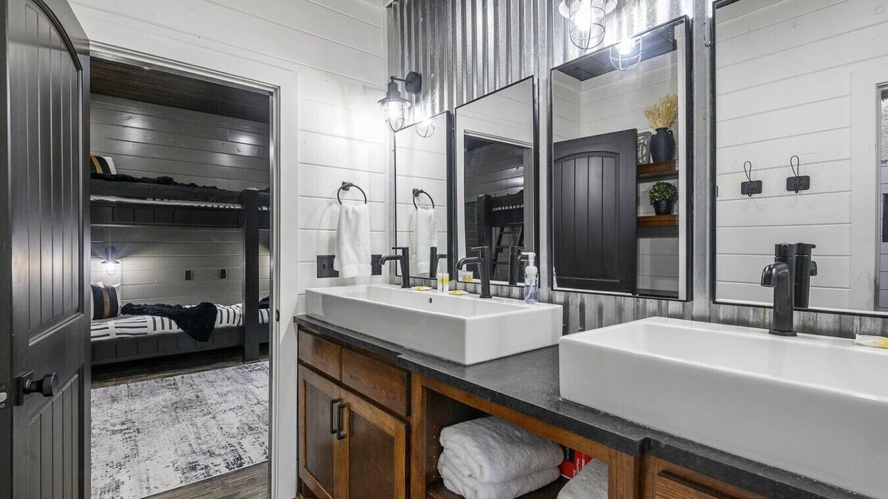 Photo of Bathroom in Broken Bow