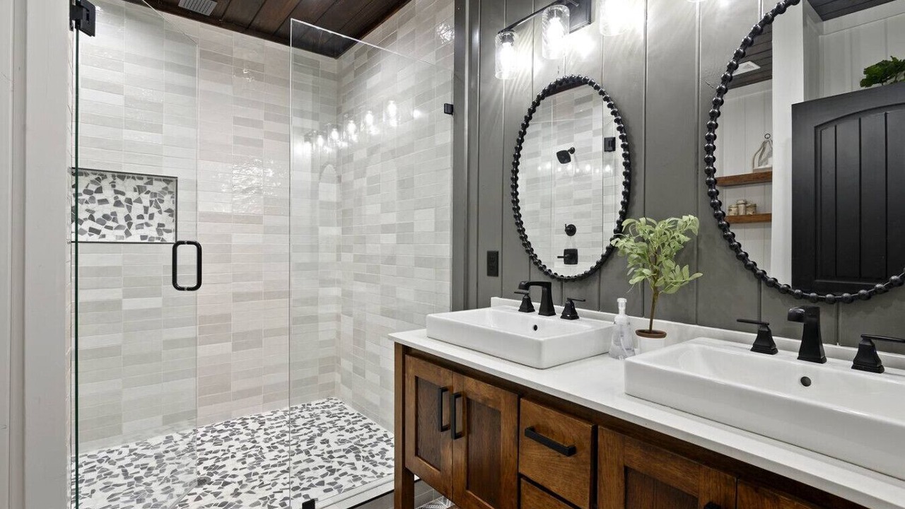 Photo of Bathroom in Broken Bow