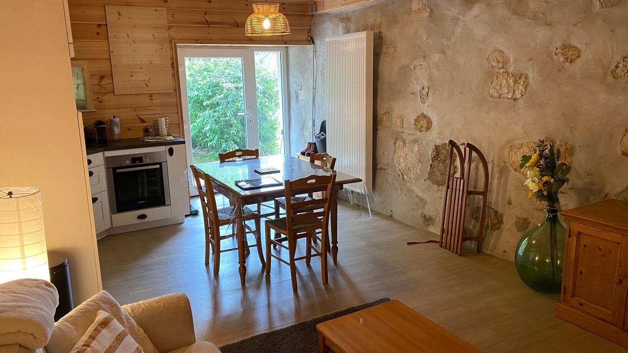 Photo of Livingroom in Ceyzerieu