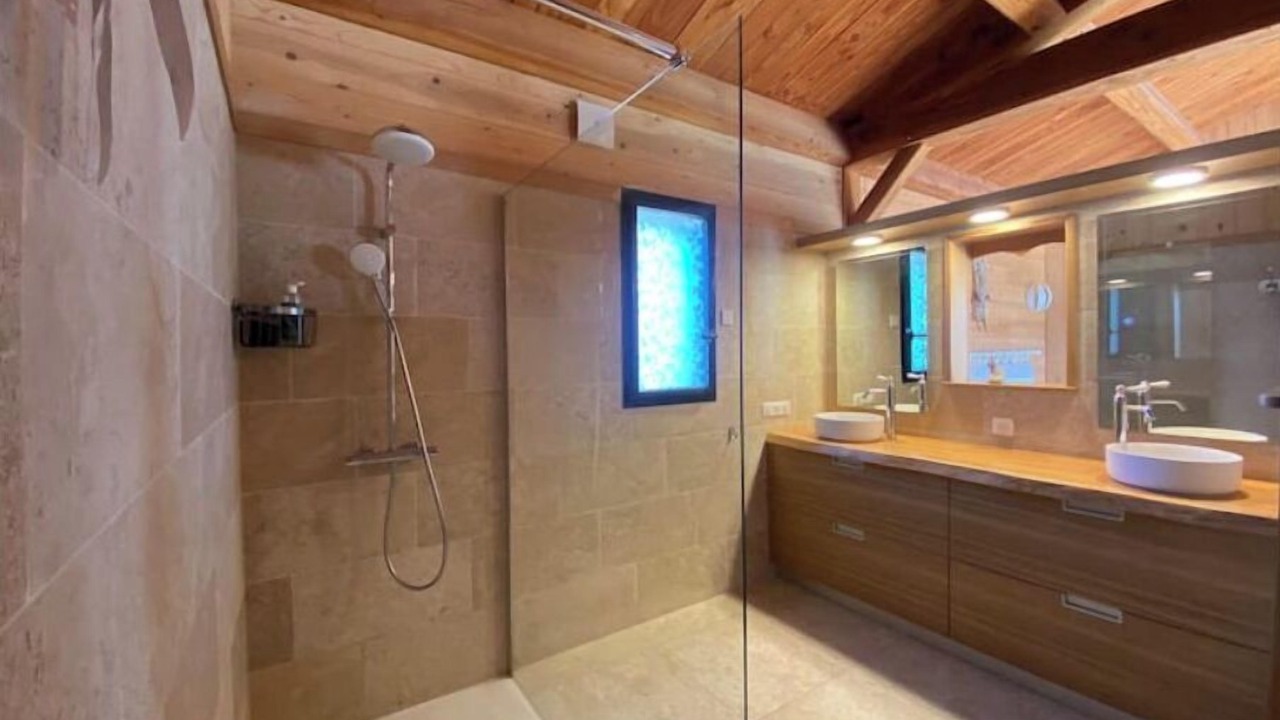 Photo of Bathroom in Salindres