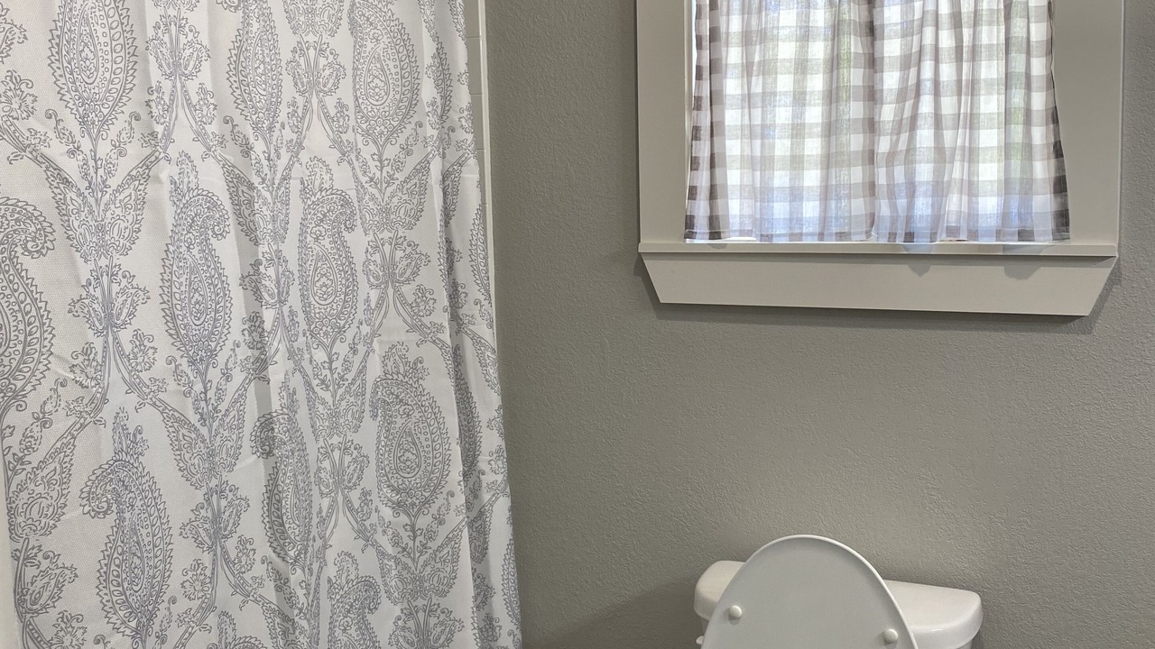 Photo of Bathroom in Zavalla