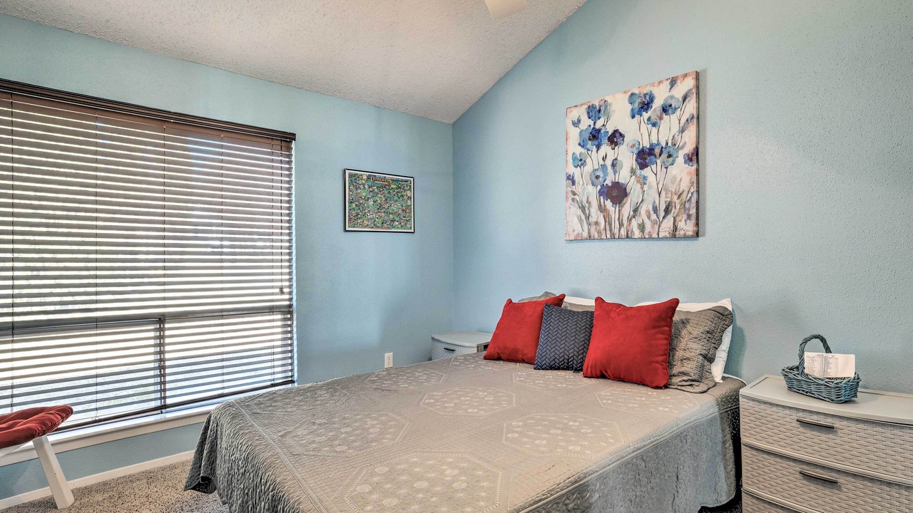 Photo of Livingroom in West Livingston