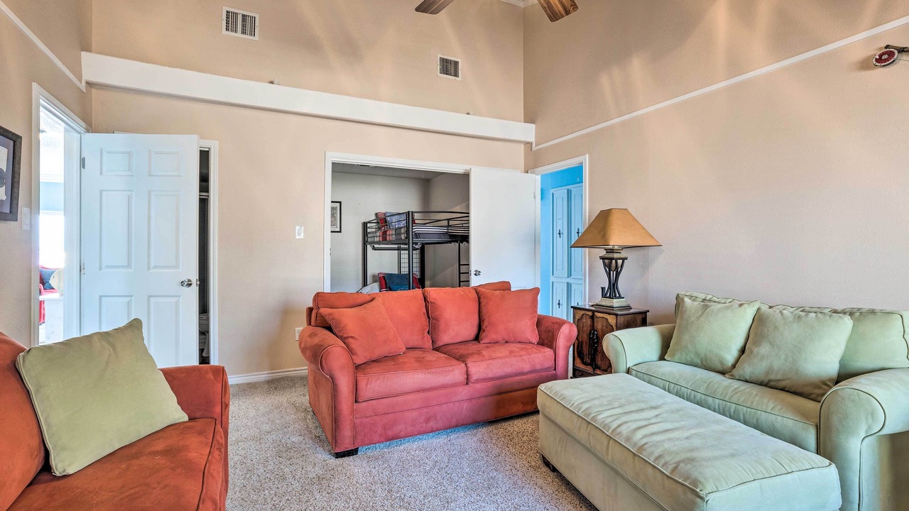 Photo of Livingroom in West Livingston
