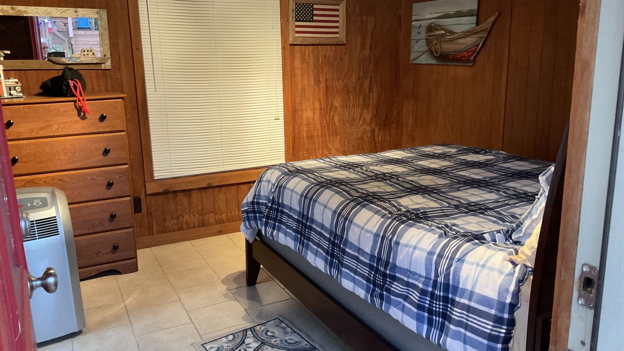 Photo of Bedroom in Tool
