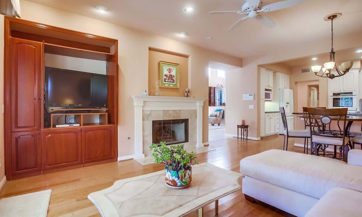Photo of Bedroom in La Jolla Mesa
