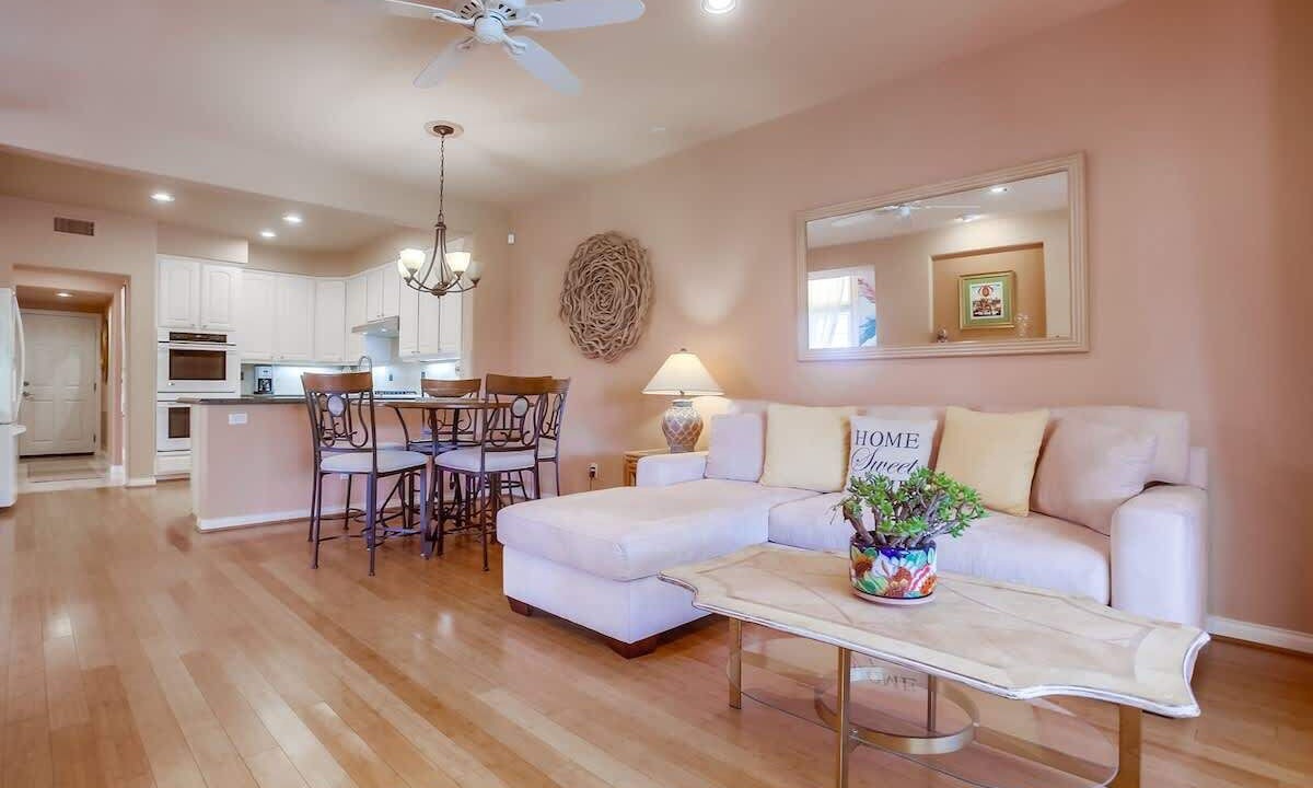 Photo of Bedroom in La Jolla Mesa