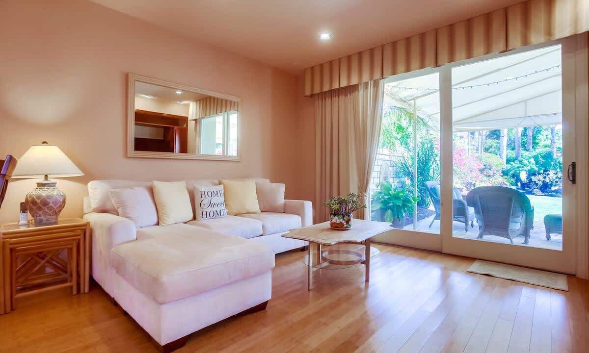 Photo of Bedroom in La Jolla Mesa