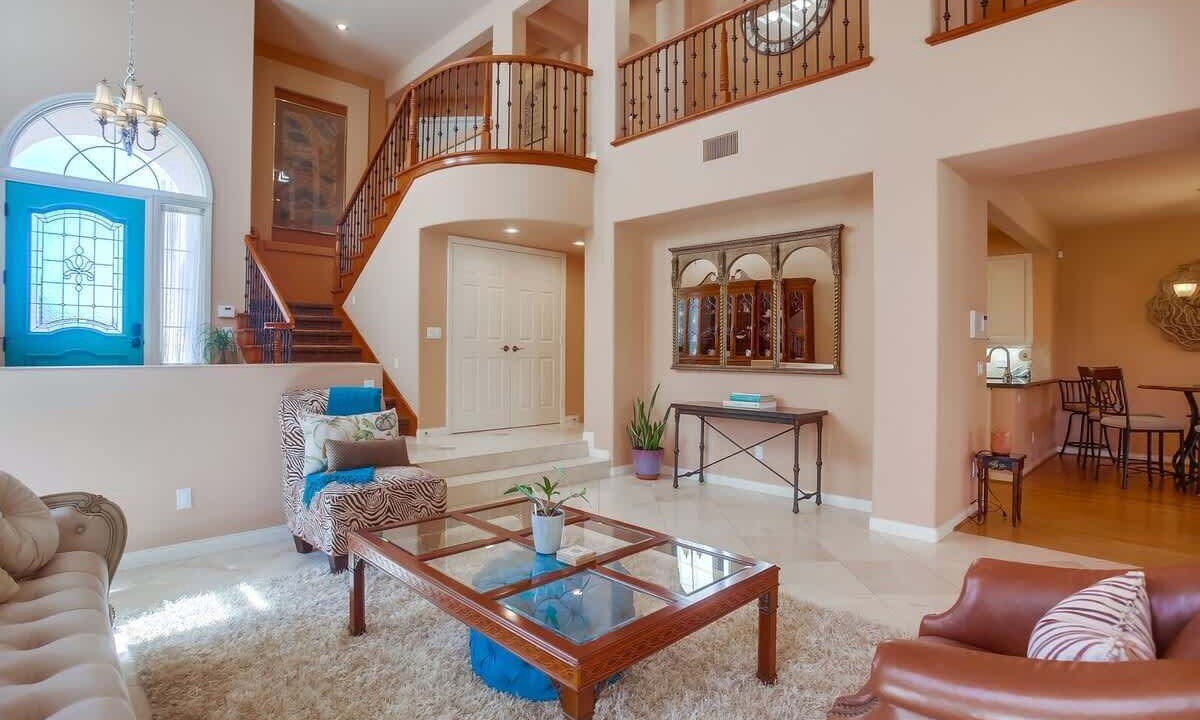 Photo of Bedroom in La Jolla Mesa