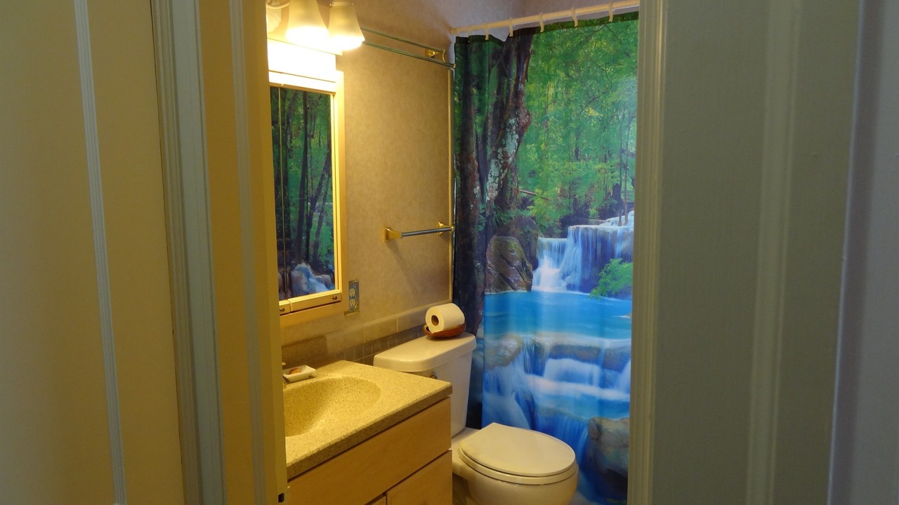 Photo of Bathroom in Kutzky Park