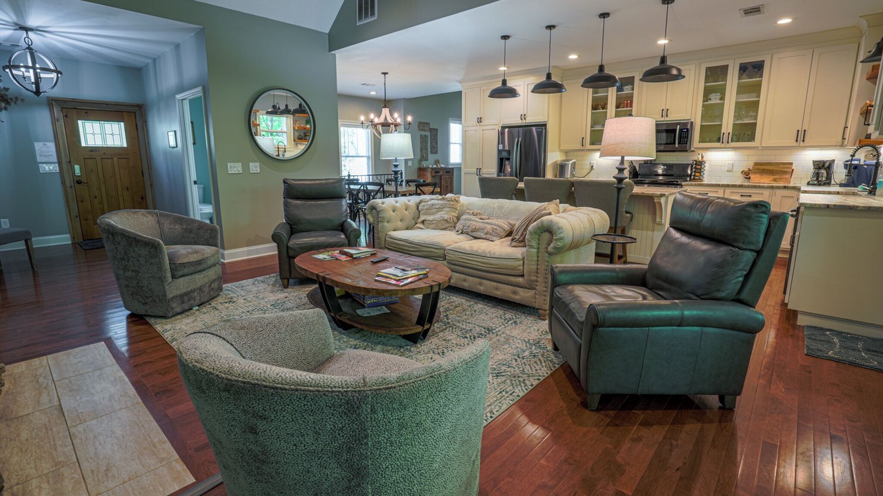 Photo of Livingroom in Dahlonega