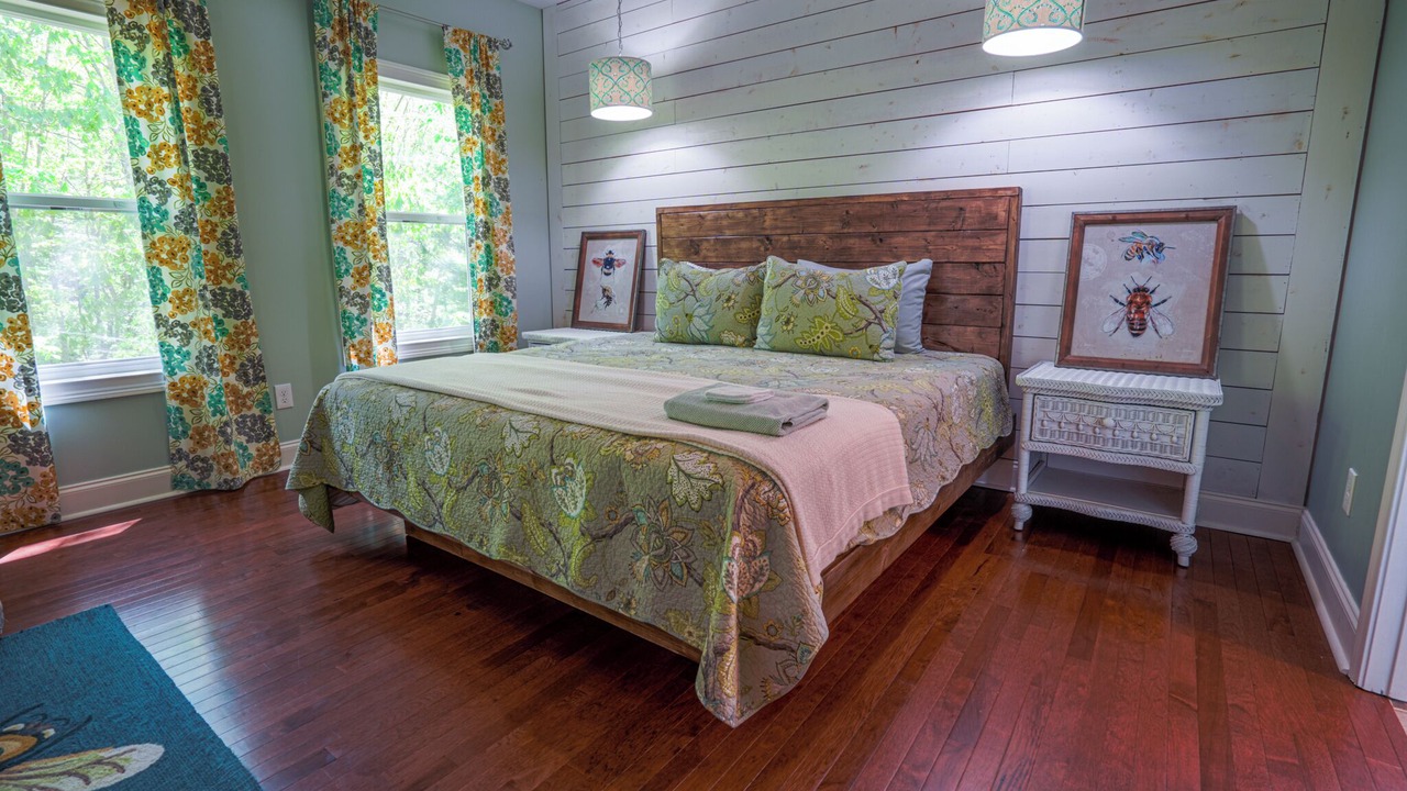 Photo of Bedroom in Dahlonega