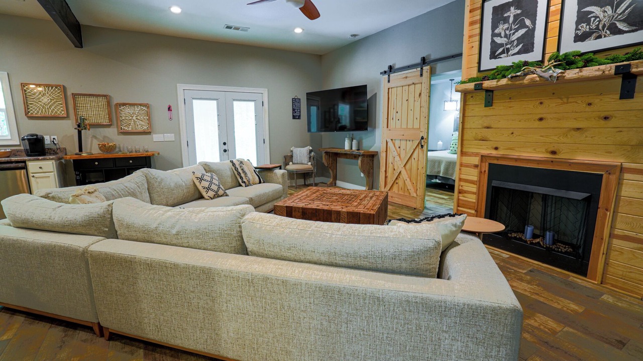 Photo of Livingroom in Dahlonega