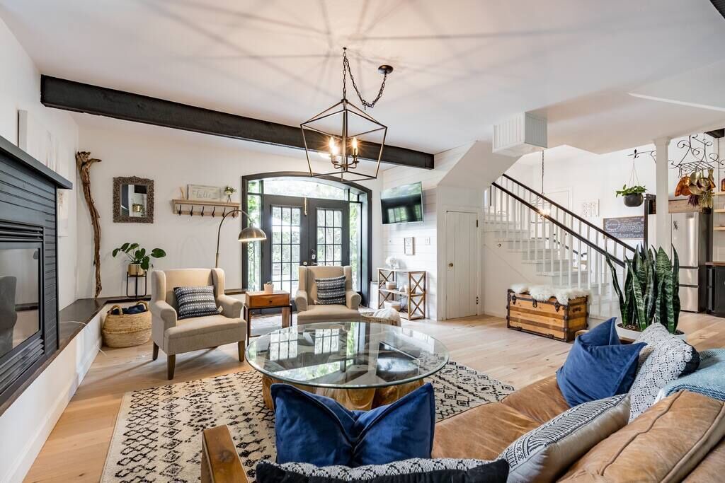 Photo of Livingroom in Hamilton Township
