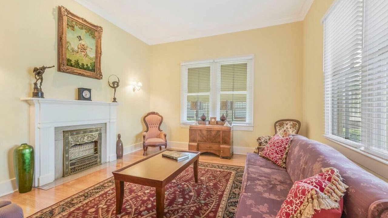 Photo of Livingroom in Downtown