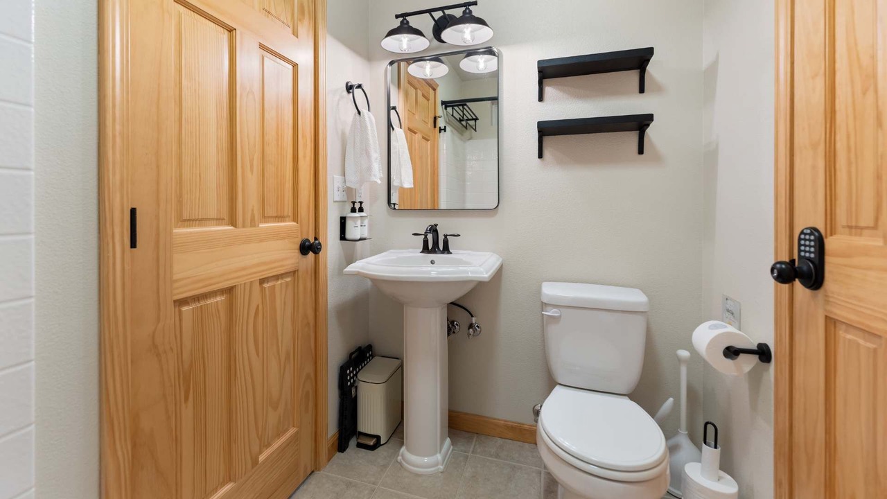Photo of Bathroom in Shingletown