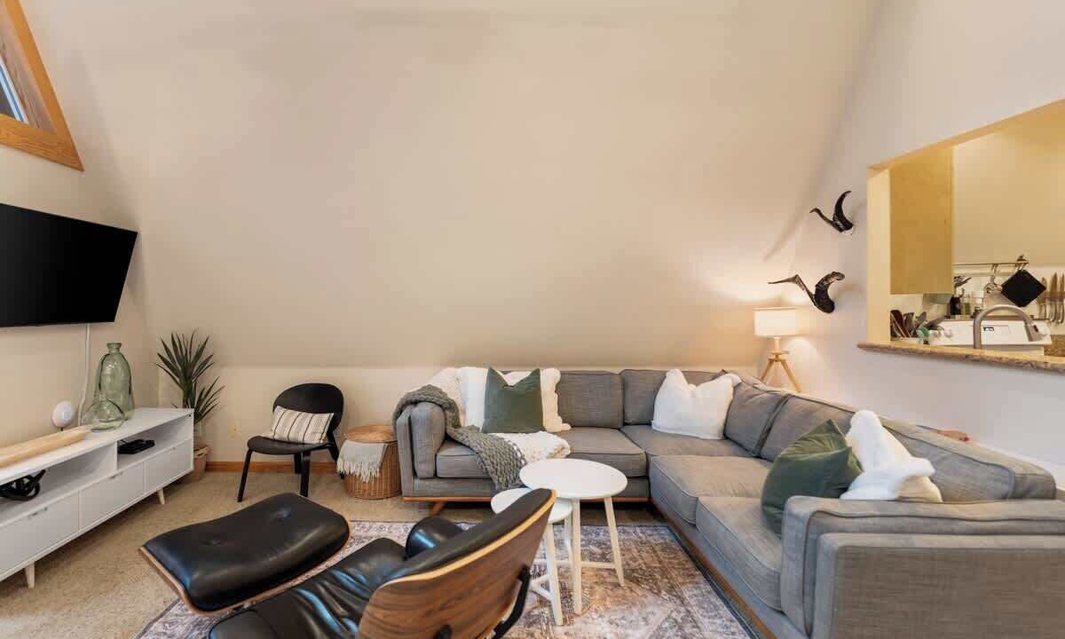 Photo of Bedroom in Shingletown