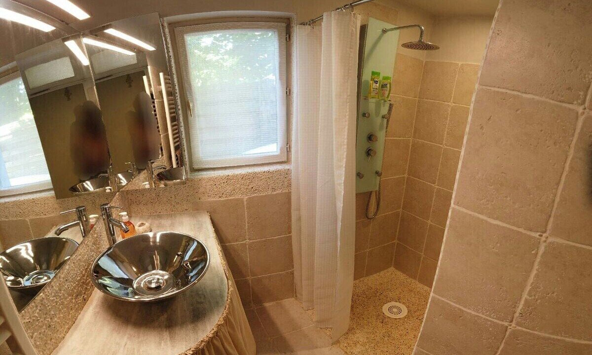 Photo of Bathroom in Champagne-sur-Seine