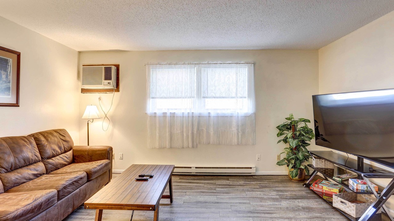 Photo of Livingroom in Pierre