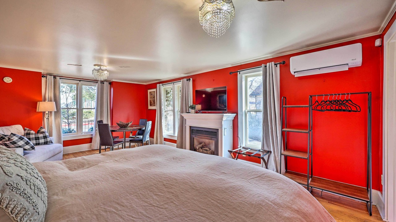 Photo of Bedroom in Eureka Springs Historic District