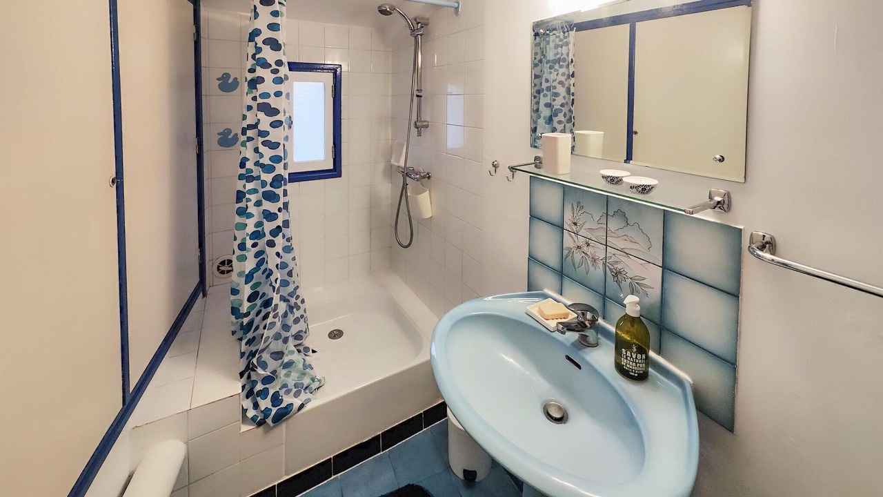Photo of Bathroom in Servian