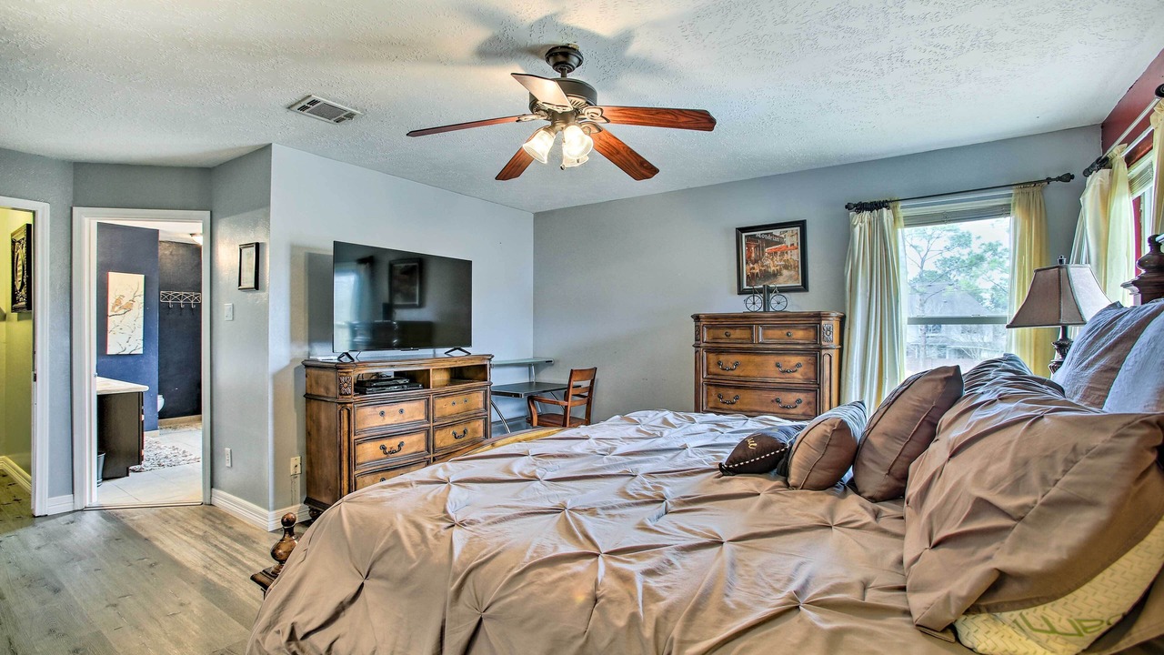 Photo of Bedroom in Clear Lake