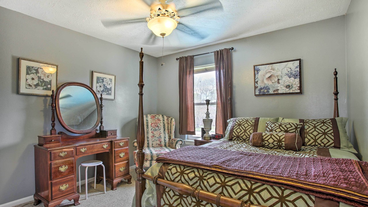 Photo of Bedroom in Clear Lake