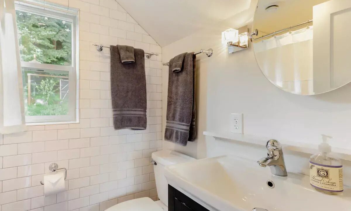 Photo of Bathroom in Fairmount Park