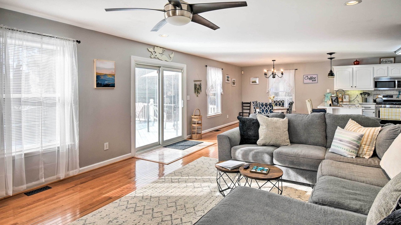 Photo of Livingroom in Bayview