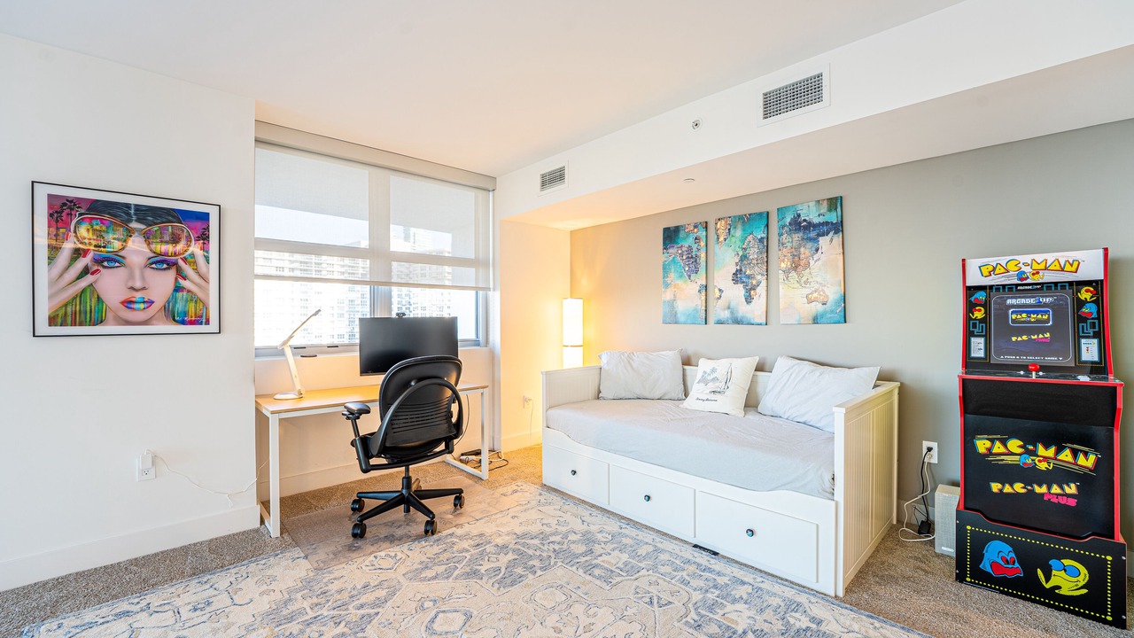 Photo of Bedroom in Hollywood South Central Beach