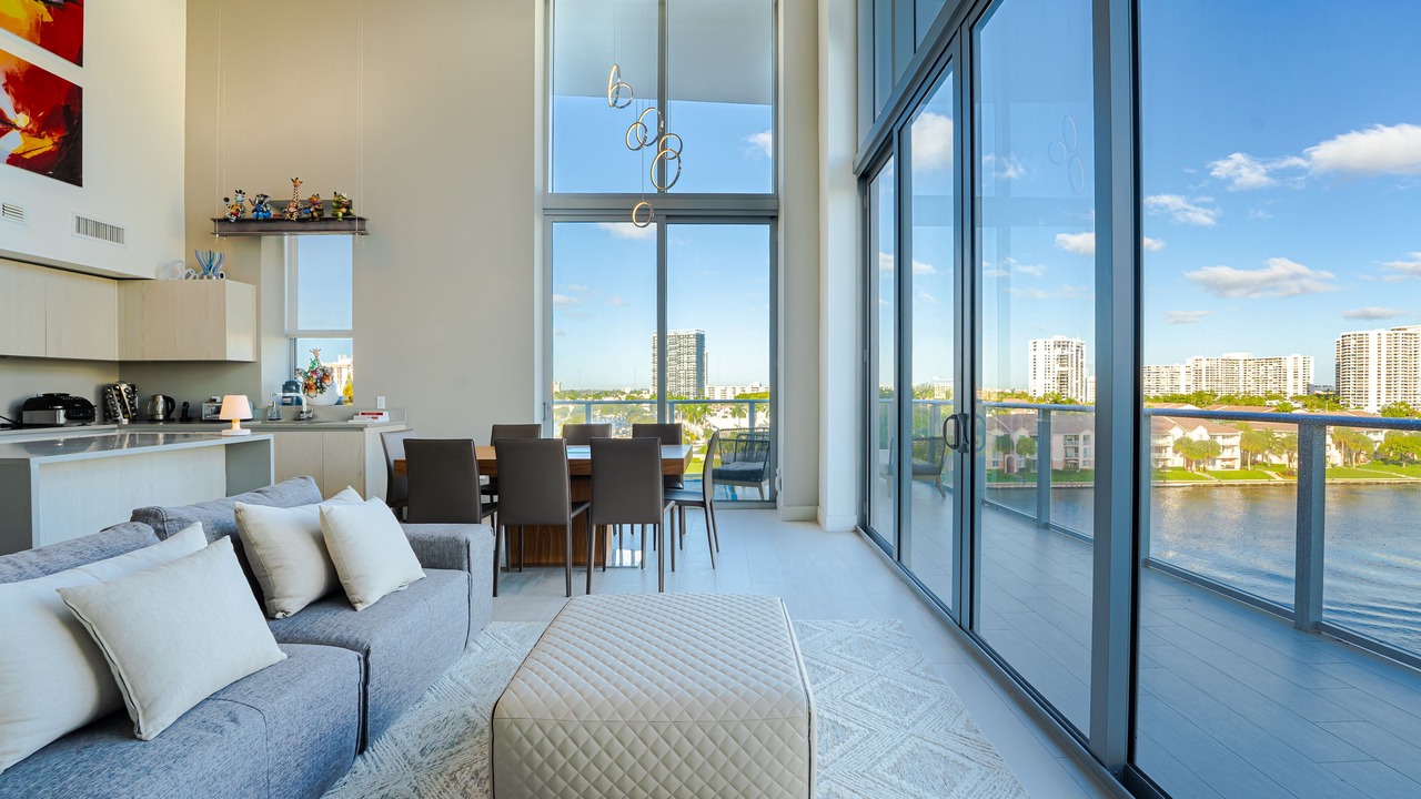 Photo of Livingroom in Hollywood South Central Beach