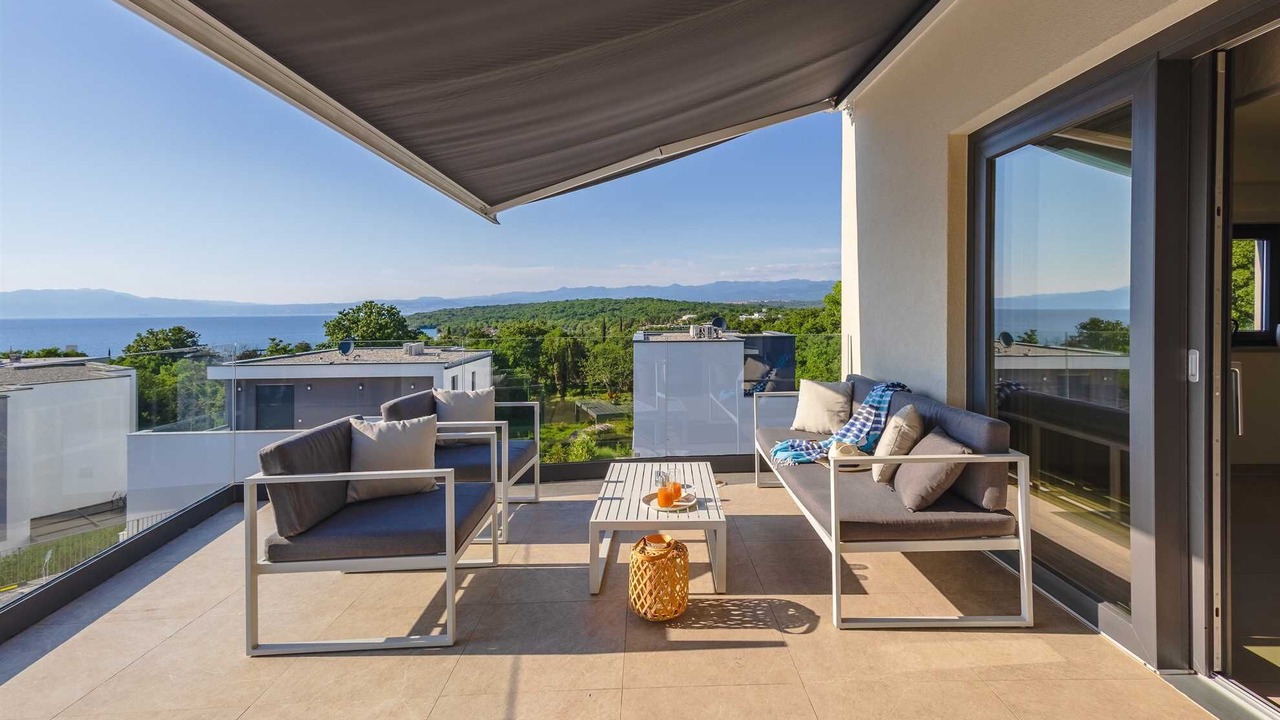 Photo of Patio Balcony in Malinska-Dubasnica