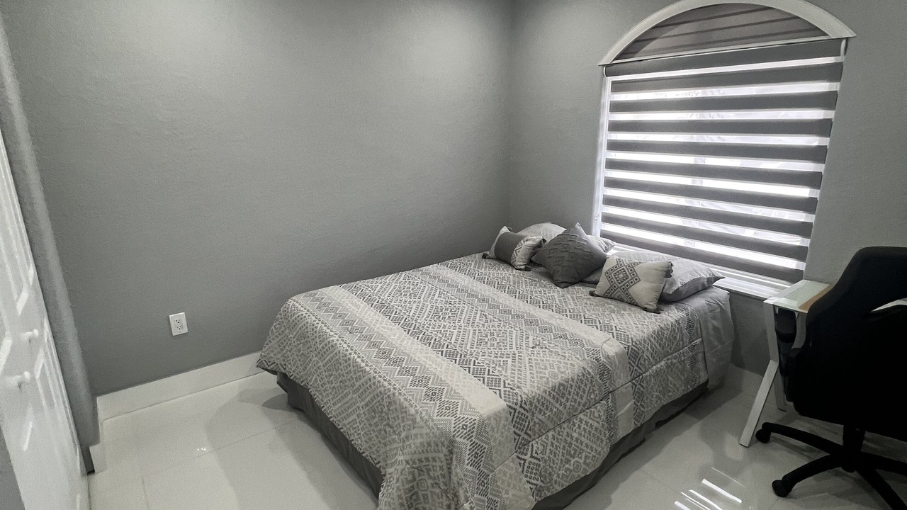 Photo of Bedroom in Hialeah Gardens