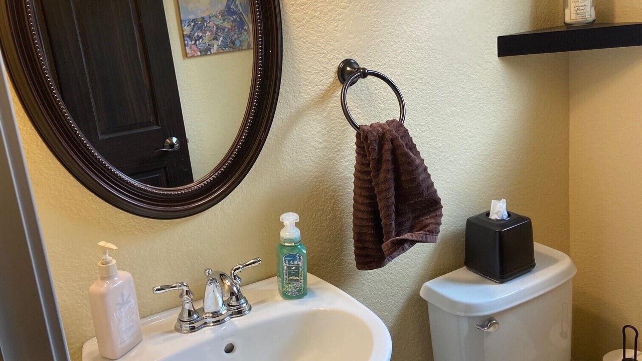 Photo of Bathroom in Lake Shangrila