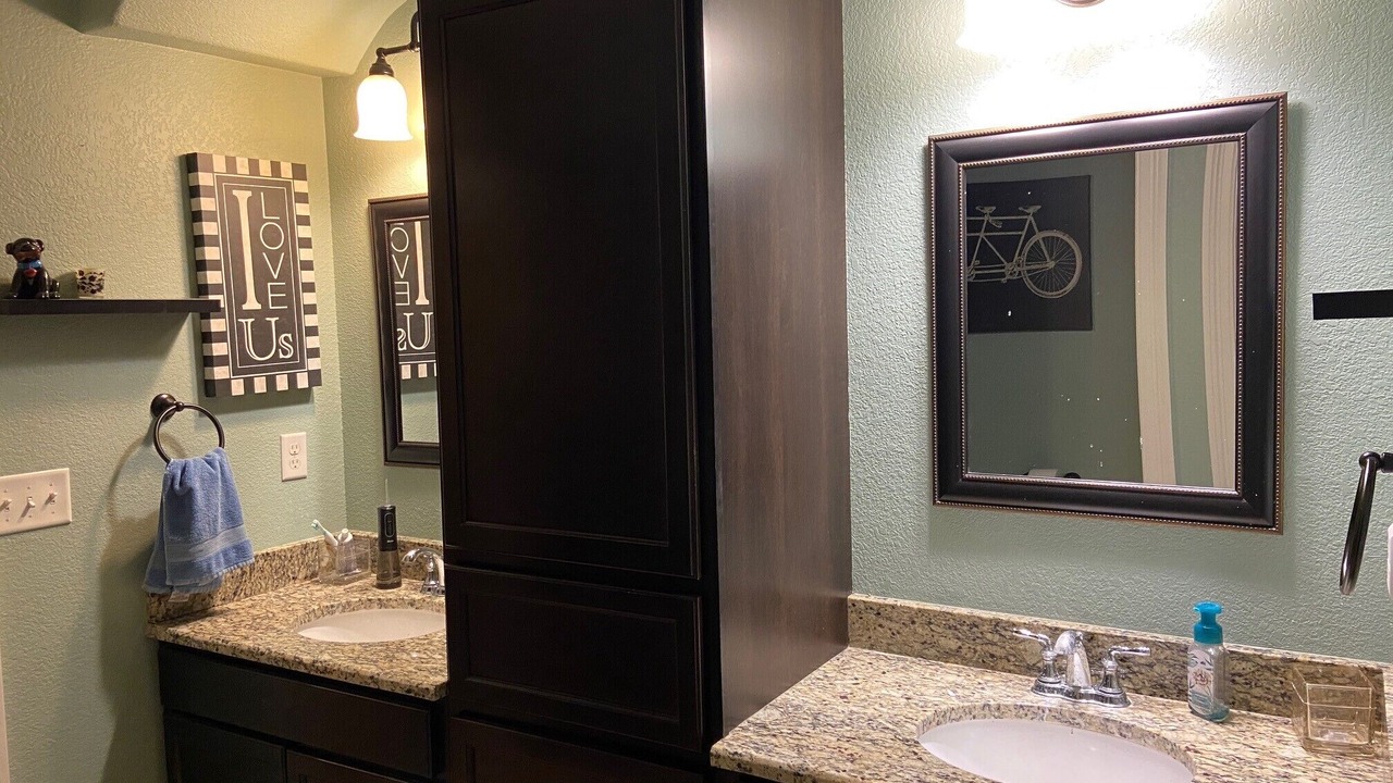 Photo of Bathroom in Lake Shangrila