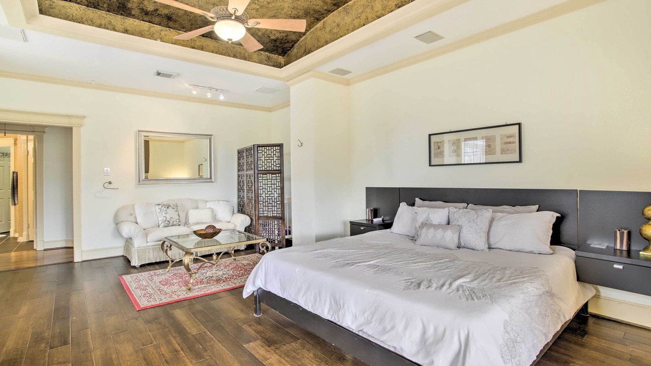 Photo of Livingroom in Spring Branch East
