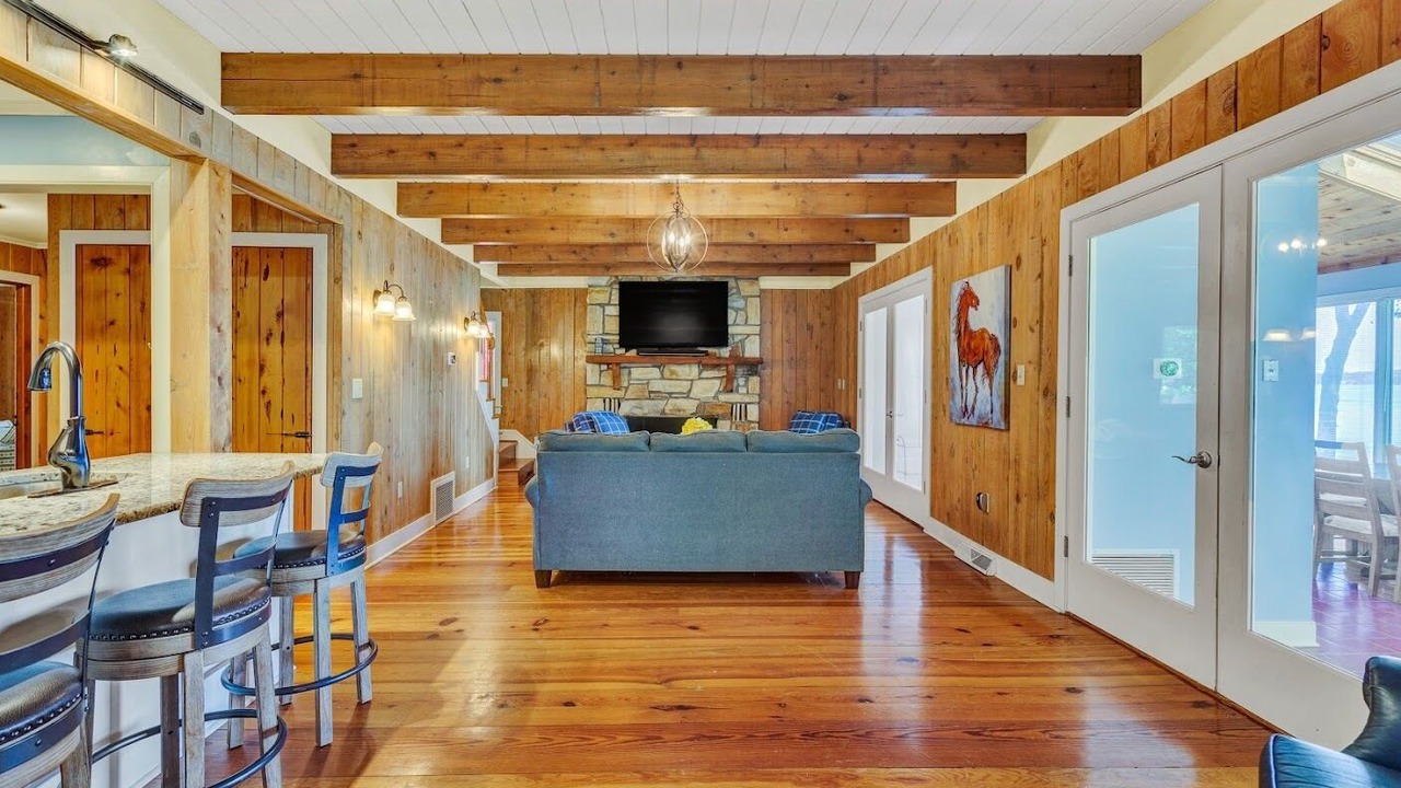 Photo of Livingroom in Huddleston
