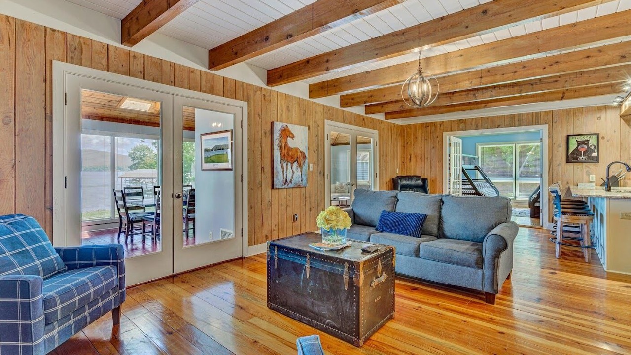 Photo of Livingroom in Huddleston
