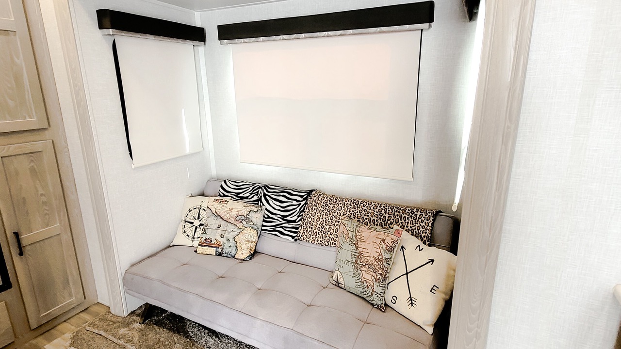 Photo of Livingroom in Reynolds