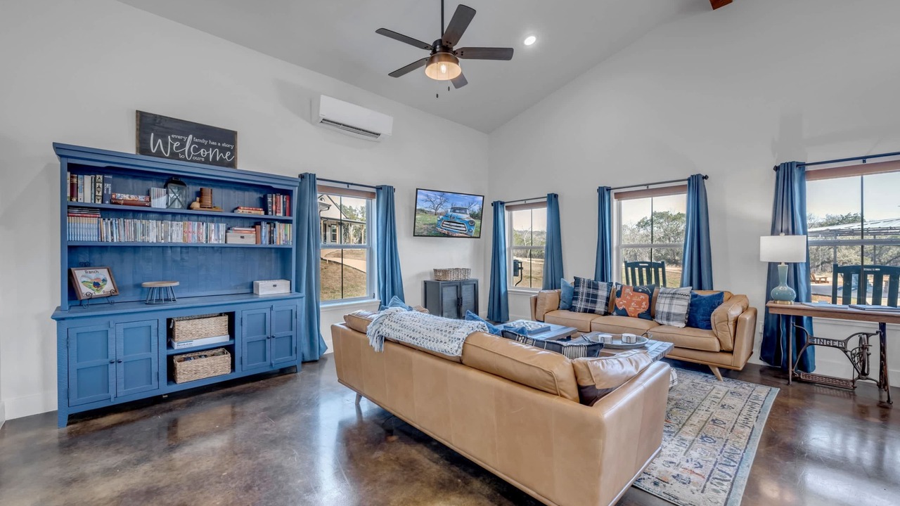 Photo of Livingroom in Burnet
