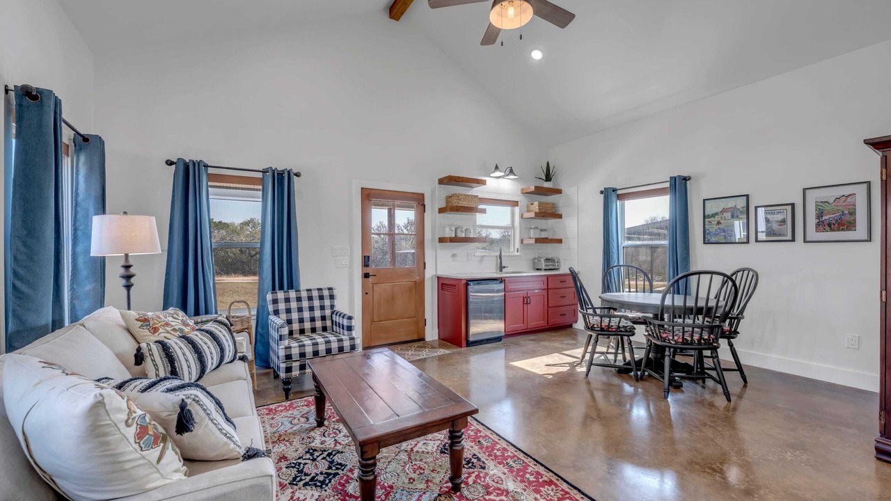 Photo of Livingroom in Burnet