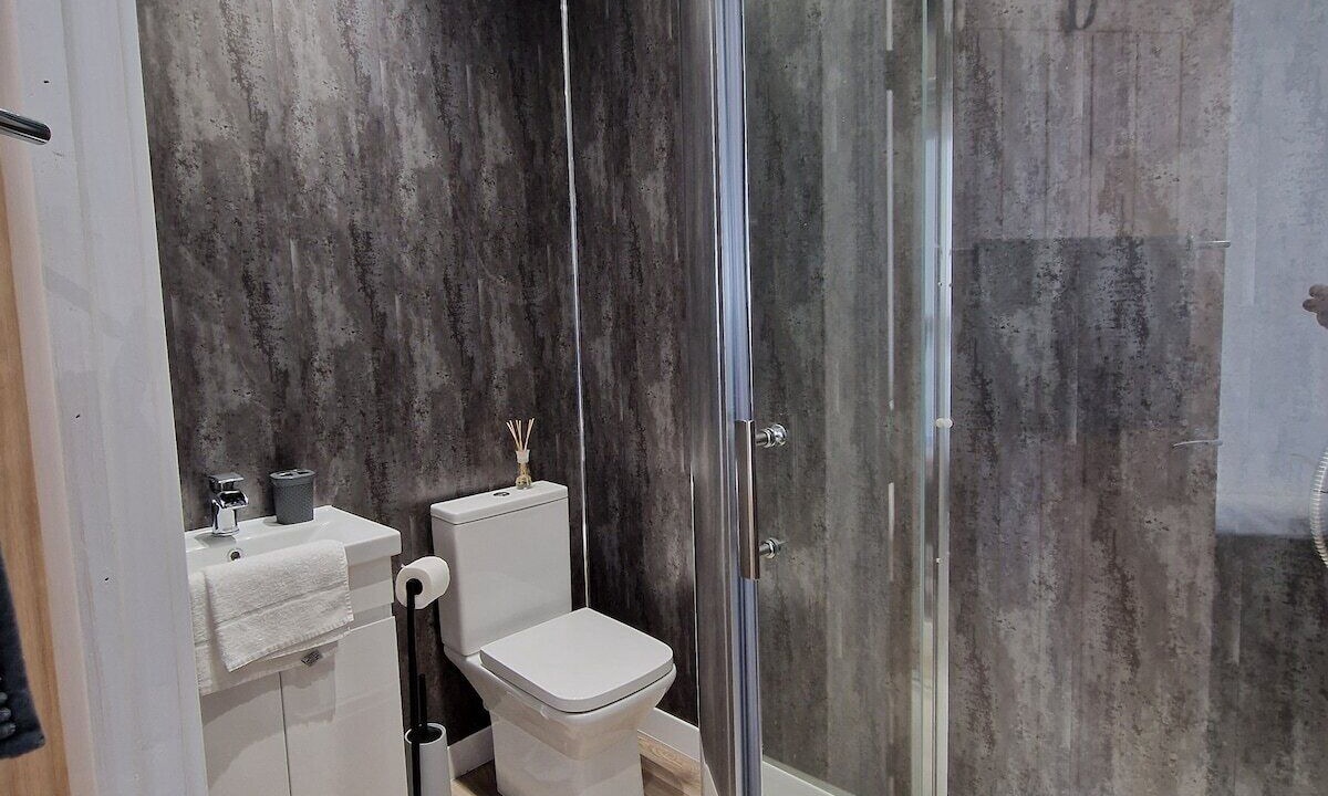 Photo of Bathroom in Mountain Ash