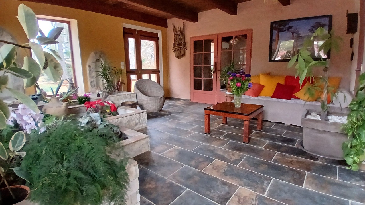 Photo of Others in Aups