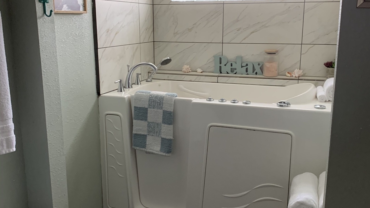 Photo of Bathroom in Lakeview  Jefferson County