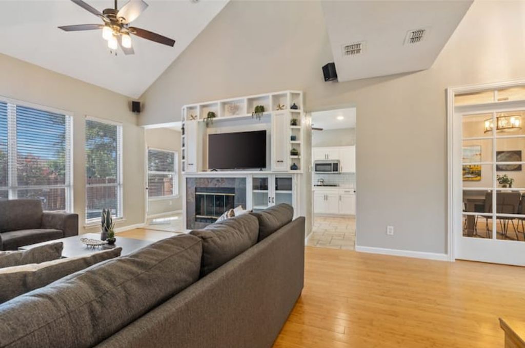 Photo of Livingroom in North Richland Hills