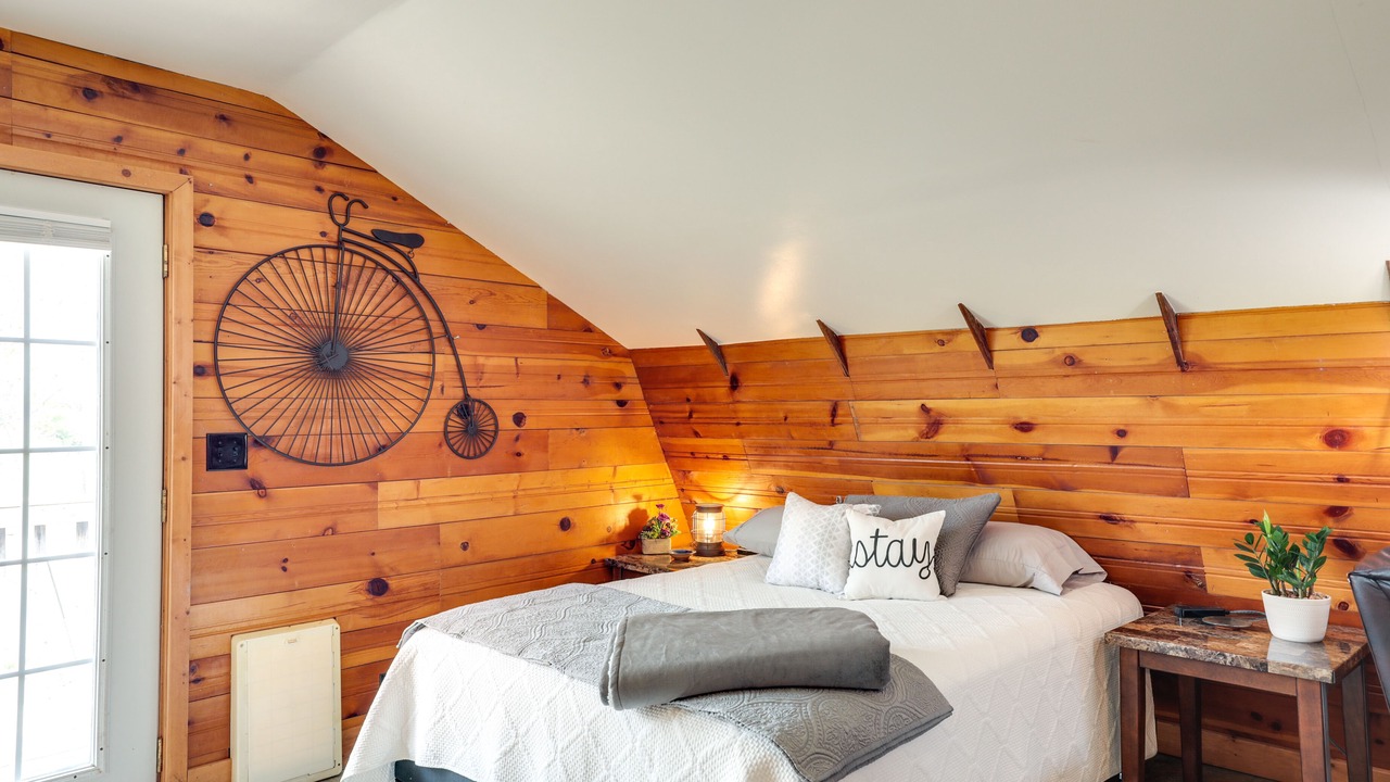 Photo of Bedroom in Holmesville