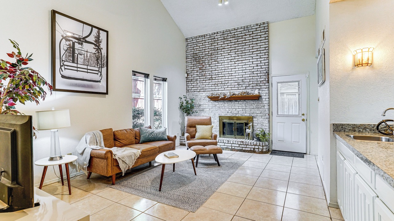 Photo of Livingroom in West Arlington