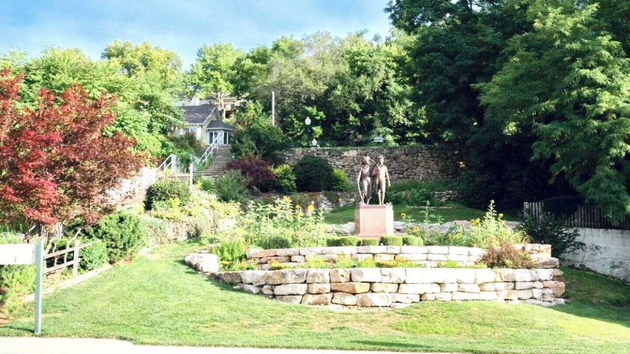 Photo of Others in Hannibal