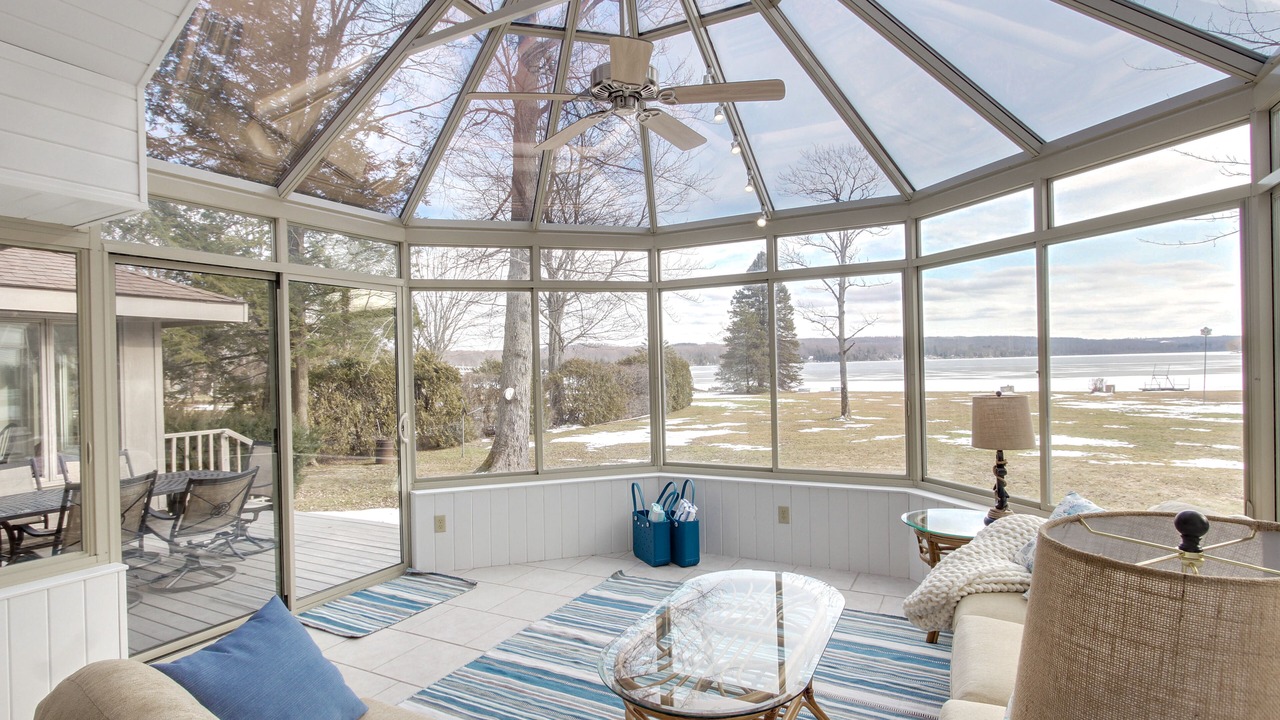 Photo of Livingroom in Duck Lake Peninsula